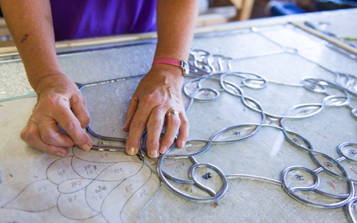 How to decorate your windows with stained glass